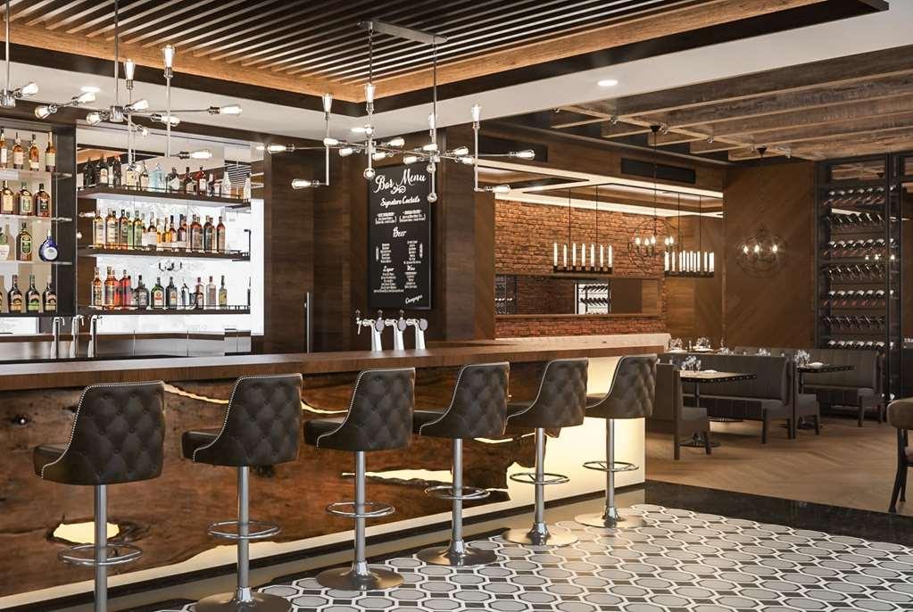 Ramada Encore Tiflis Restoran fotoğraf