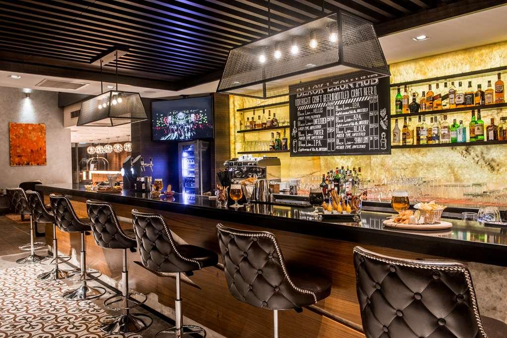 Ramada Encore Tiflis Restoran fotoğraf